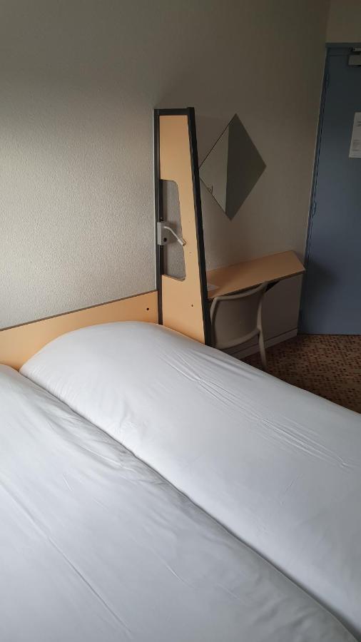 Welcomotel Coignières Zimmer foto